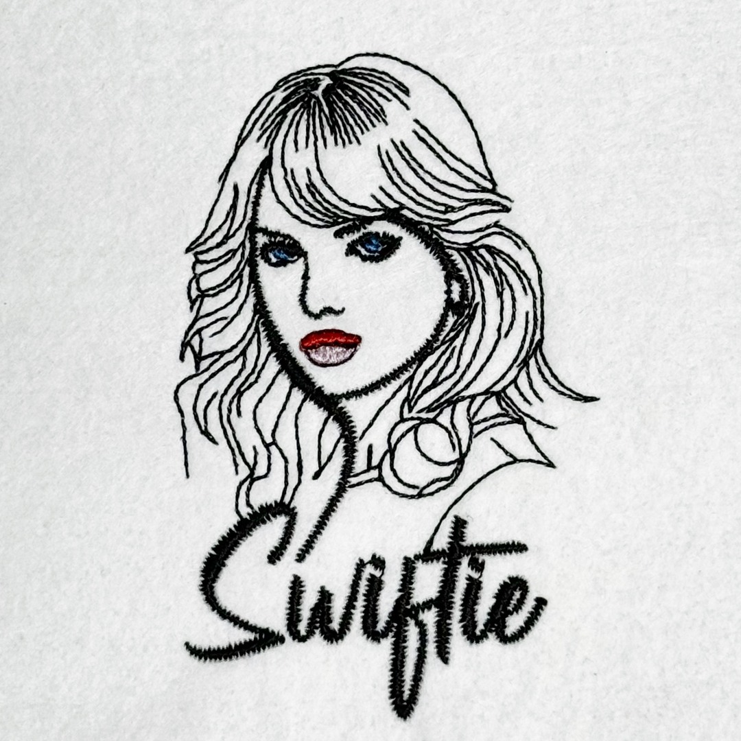FE03317-Swiftie-Girl