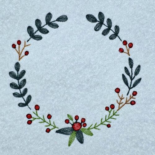 christmas-berry-and-leaves-wreath