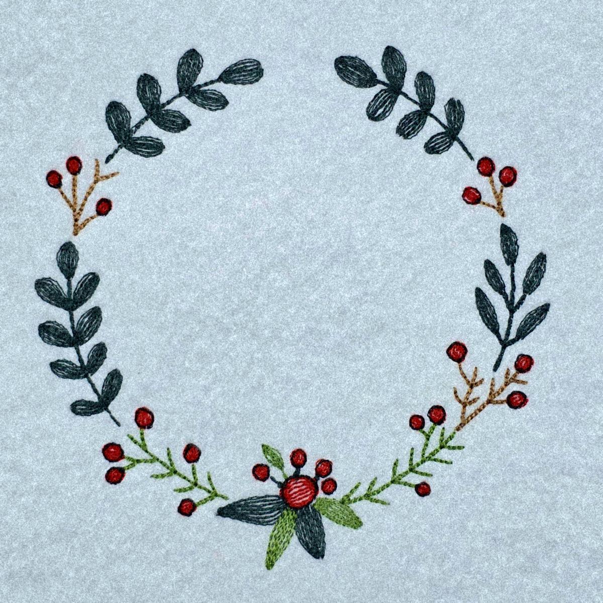 christmas-berry-and-leaves-wreath
