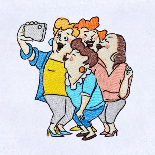 funny-ladies-taking-selfie