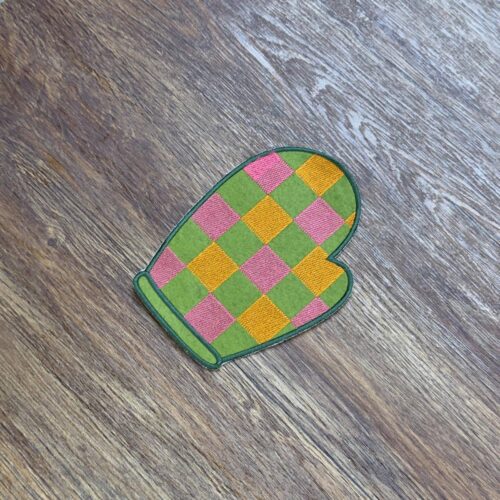 Blue-Plaid-Mitten-Mug-Rug-Embroidery-Design