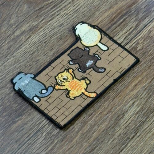 Cats-Climbing-The-Wall-Mug-Rug-Embroidery-Design