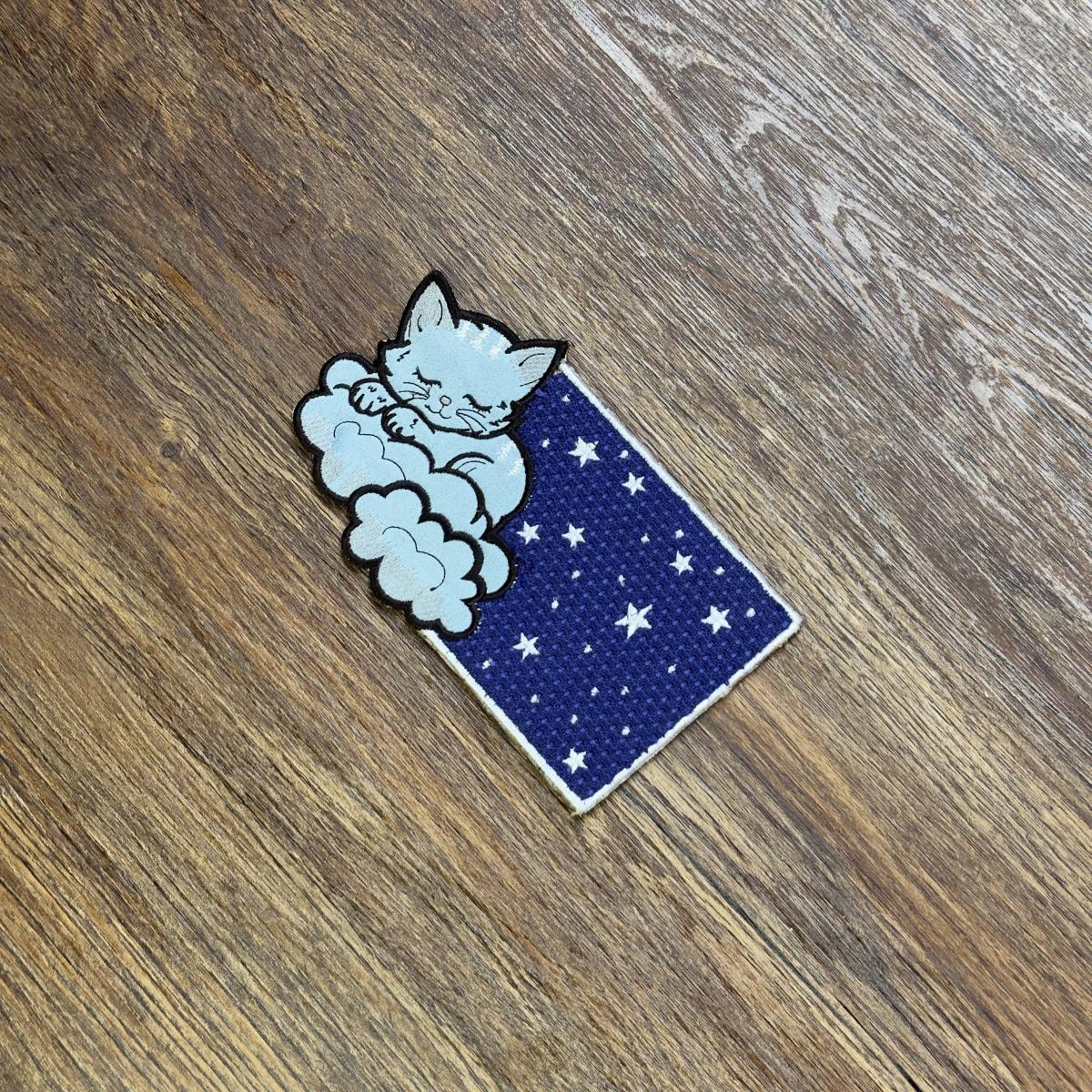 Sleeping-Kitten-On-Cloud-Mug-Rug-Embroidery-Design