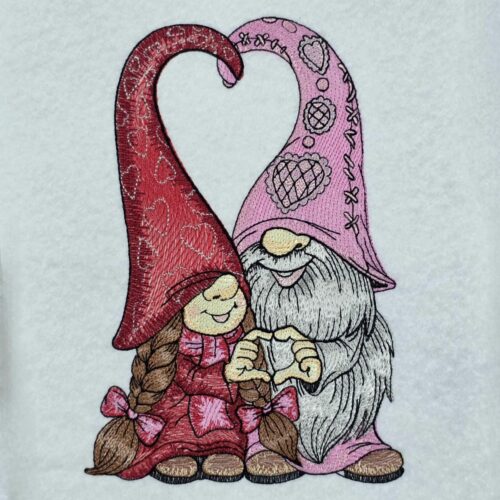 gnome-couple-with-heart