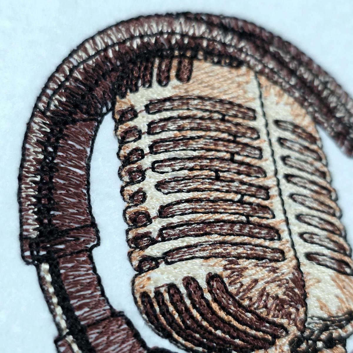 vintage-microphone-with-headphones-embroidery-design
