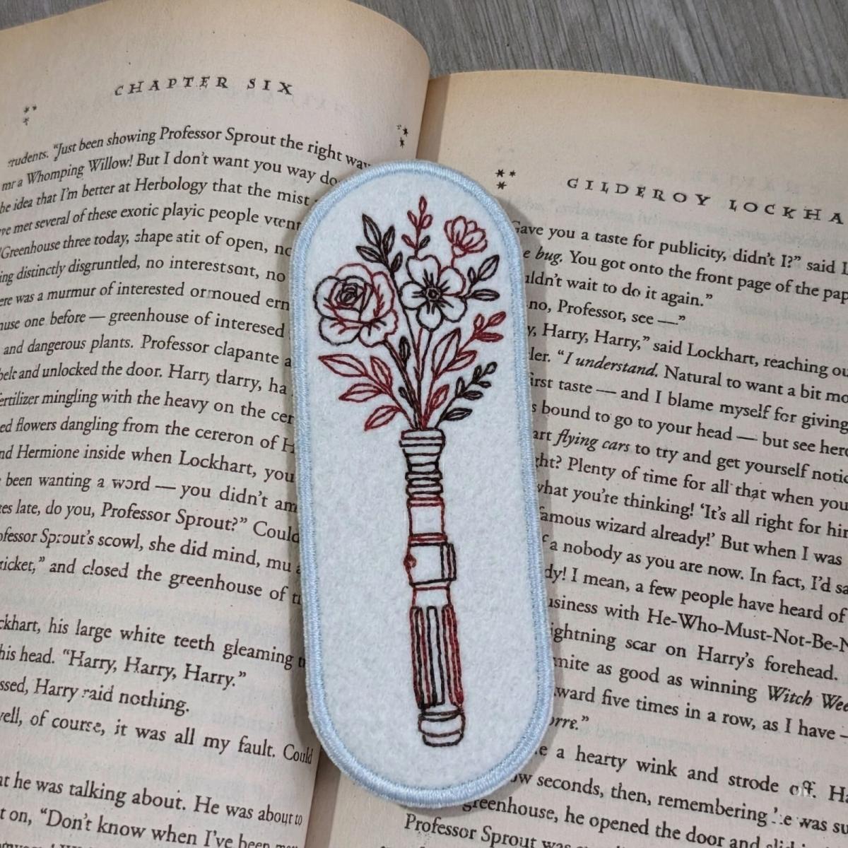 floral-charm-ith-bookmark-embroidery-design