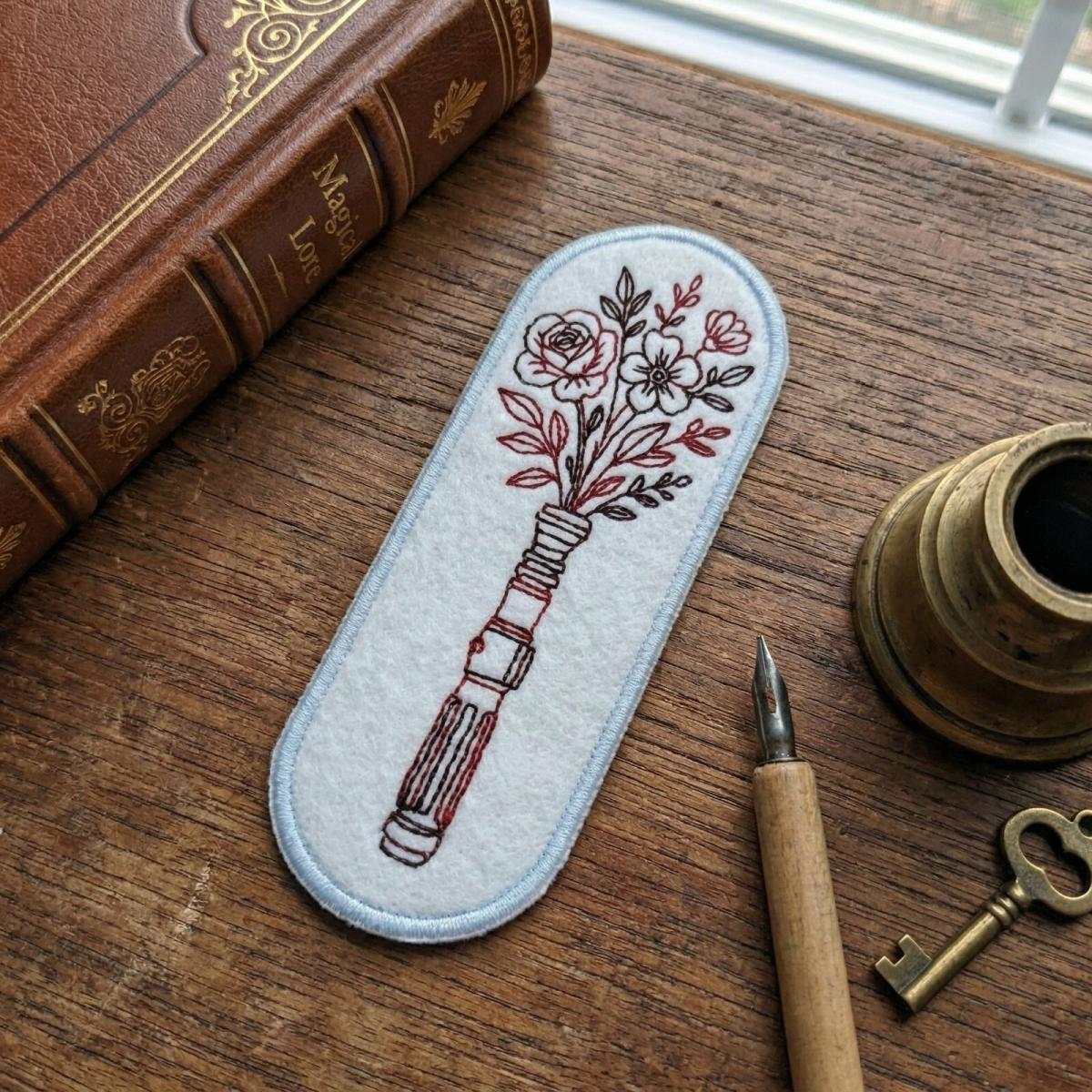 floral-charm-ith-bookmark