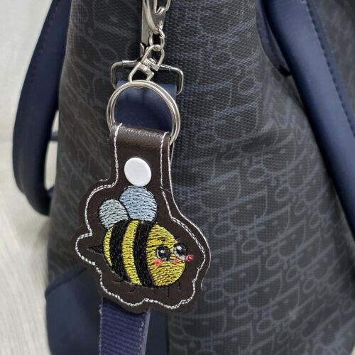 happy-honey-bee-snap-tab-embroidery-design