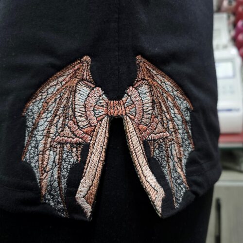 elegant-winged-ribbon-ith-split-bow