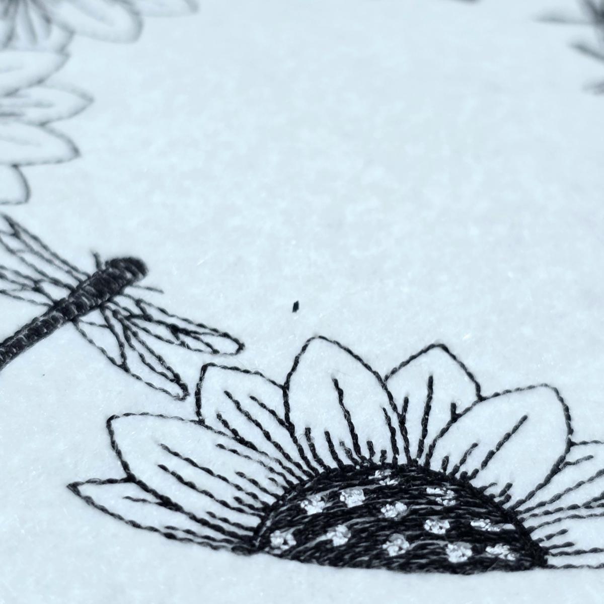 sunflower-dragonfly-wreath-embroidery-design