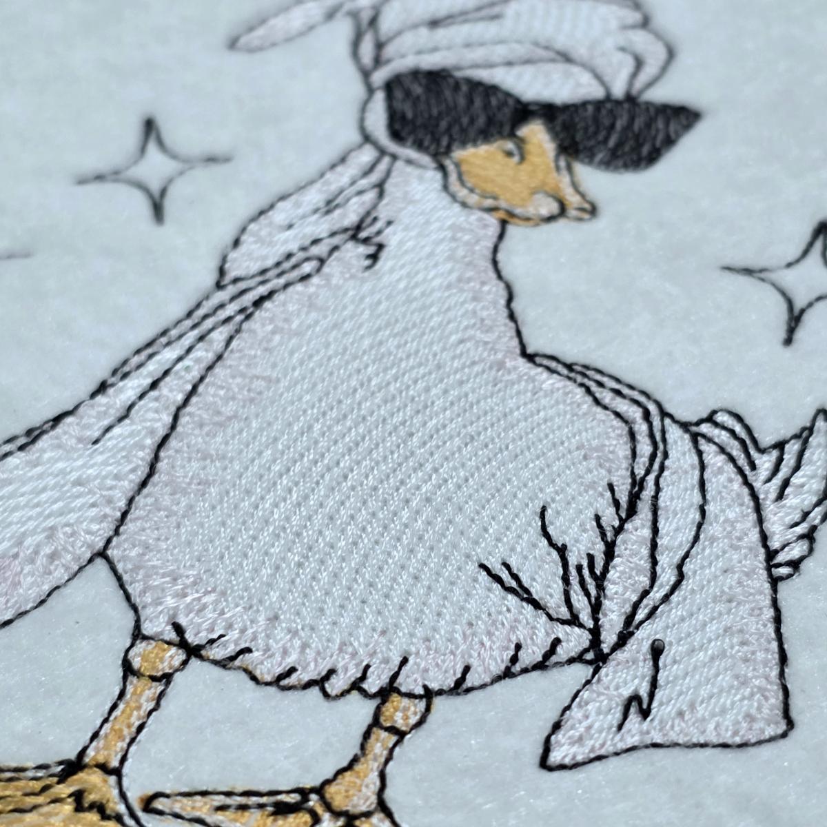 fancy-goose-with-glasses-embroidery-design