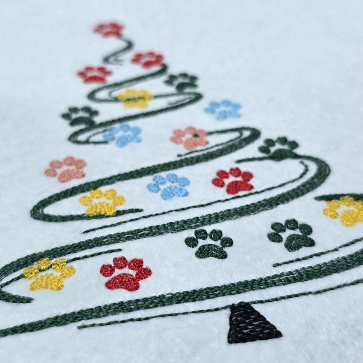 christmas-paw-print-tree-embroidery-design