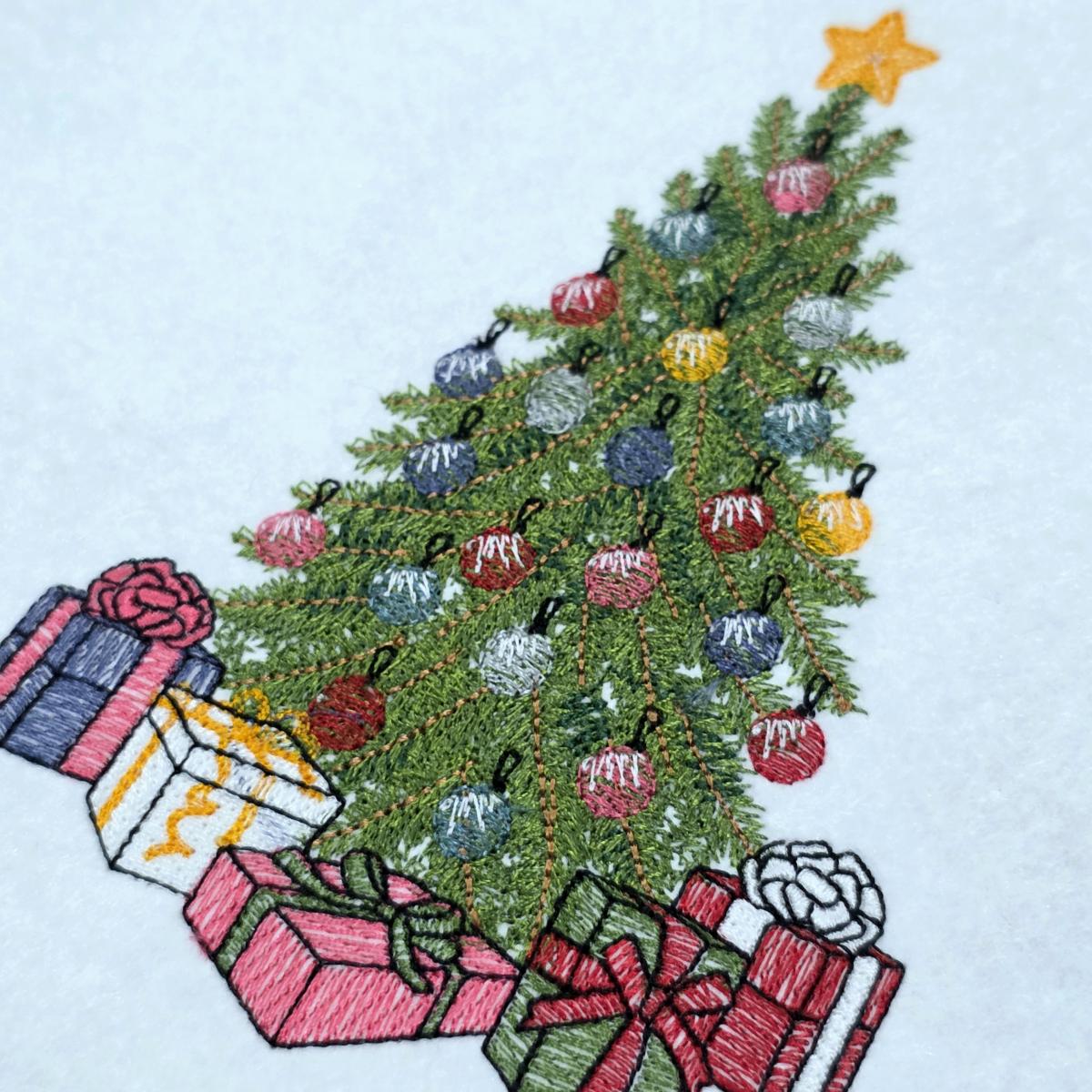 decorated-christmas-tree-with-presents-embroidery-design