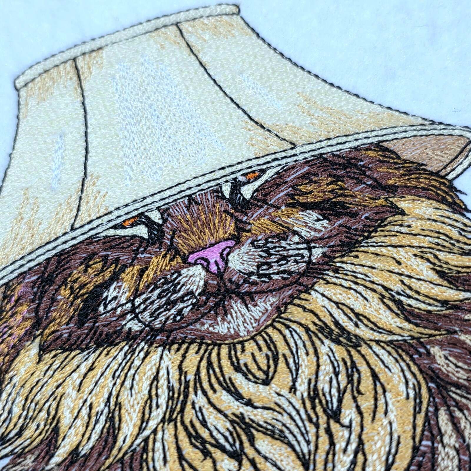 Lion Under Lamp - Image 2