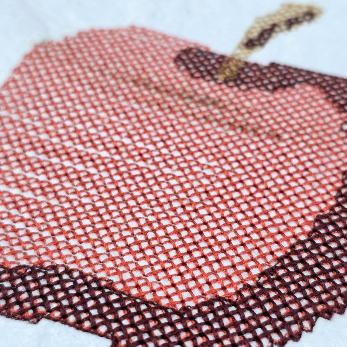 red-apple-pixel-art-embroidery-design