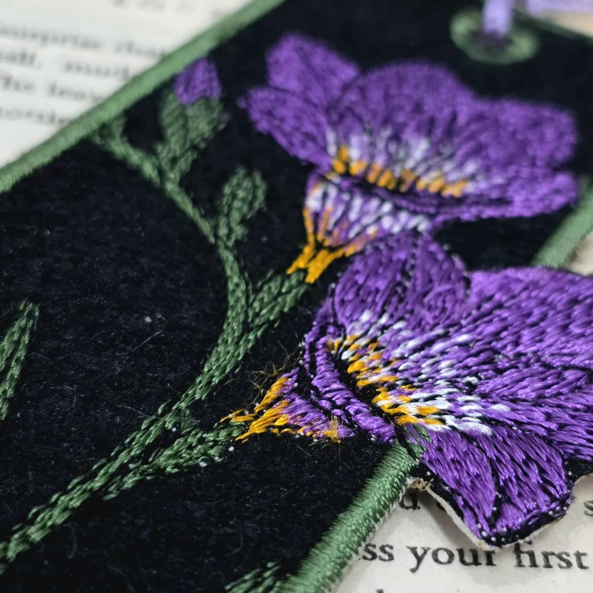 freesia-flower-ith-bookmark-embroidery-design