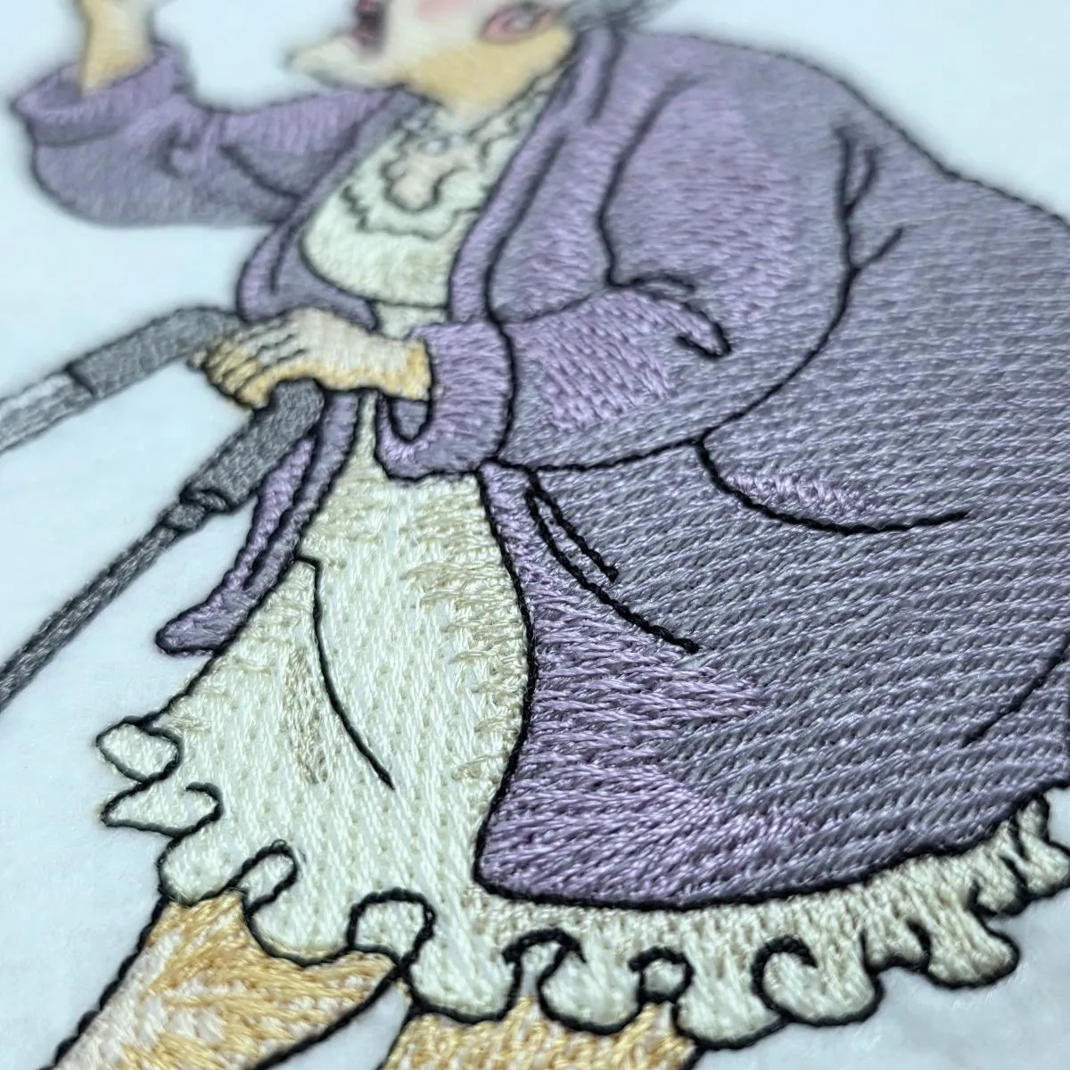 funny-grandma-vacuuming-embroidery-design